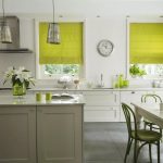 Tende a rullo giallo-verde per la cucina