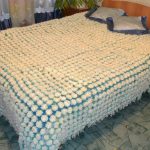 Coperta bianca come la neve per un letto matrimoniale realizzata con le tue mani