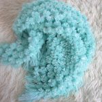 Coperta con pompon turchese per neonato o neonata