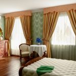 Lambrequins figurati per le finestre della camera da letto