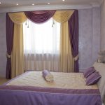 Lambrequin viola e giallo con nappe