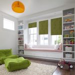 Tende a rullo verdi sulla finestra della cameretta dei bambini