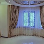 Decorare le finestre a bovindo con le tende