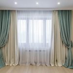 Luci integrate sul soffitto del soggiorno