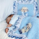 Coperta e cuscino blu fai da te con agnello