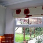 Tende a cascata con gerbere rosse
