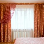 Komplet zaves in draperij za spalnico v peščenih tonih