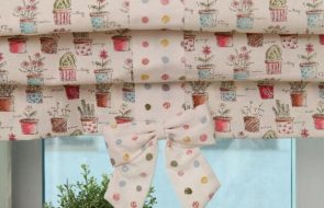 Bellissima tenda romana realizzata in due tipi di tessuto