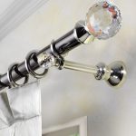 Bellissima cornice tubolare decorata con pietre