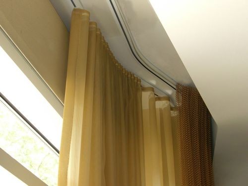 Nicchia per cornice nel soffitto teso