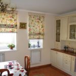 Tende romane da cucina in tessuto coordinato con motivo