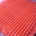 Coperta con pompon quadrati per neonati