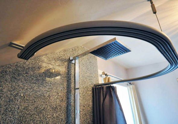 Cornice in plastica