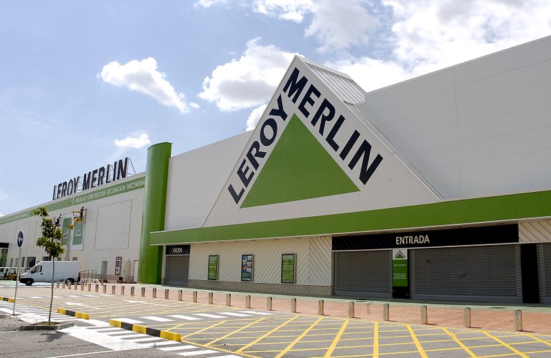Complesso commerciale Lerau Merlin in vendita di materiali di finitura e da costruzione
