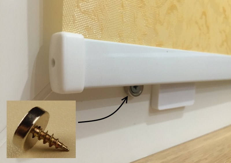 Installazione di un magnete per fissare il peso della tenda avvolgibile