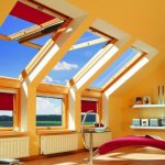 Pareti gialle in soffitta