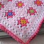 Pătură roz delicată cu model patchwork
