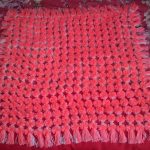 Coperta con pompon corallo