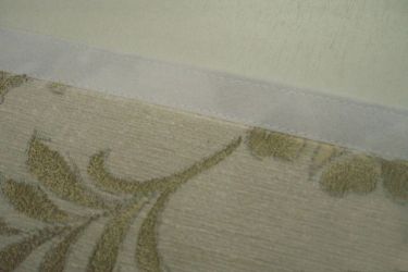 Cucire o incollare il nastro velcro