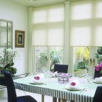 Tavolo da pranzo nella cucina di una casa privata