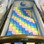 Coperta ariosa arcobaleno per culla