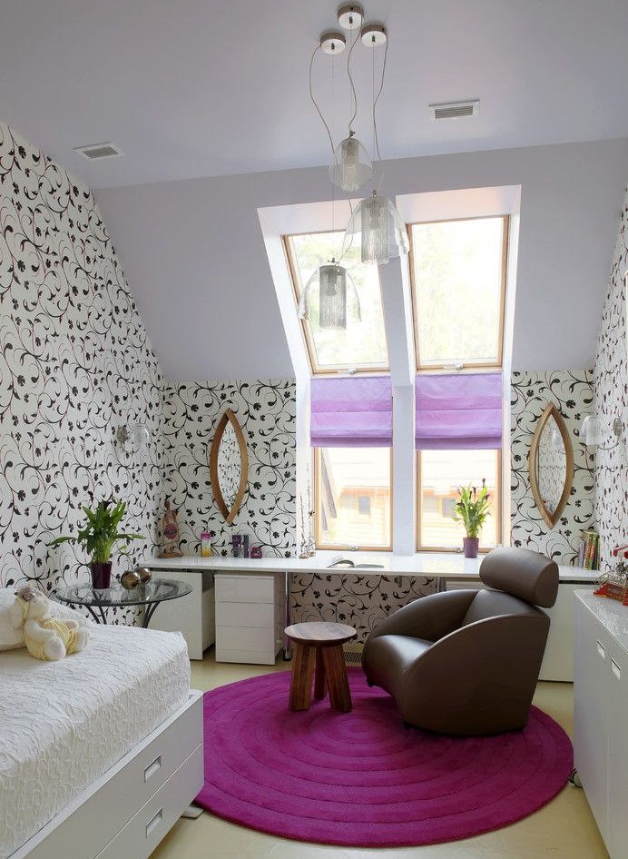 Interno della camera da letto in soffitta