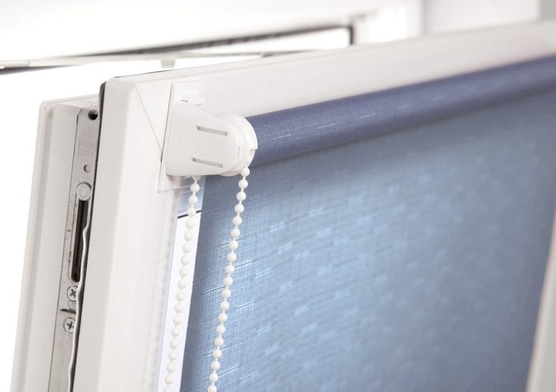Finestra a ghigliottina mobile in PVC con avvolgibile