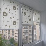 Rifinitura del balcone con pannelli in plastica
