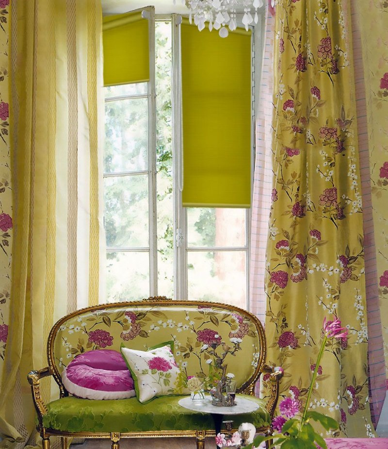 Decorare le porte del giardino con le tende a rullo