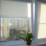Finestra in plastica con tapparelle chiuse