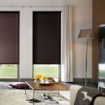 Interno del soggiorno con tende a rullo