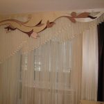 Decorazione a tre livelli con lambrequin e cornice