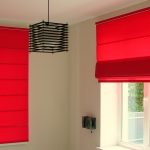 Tende romane rosso vivo per finestre ad angolo