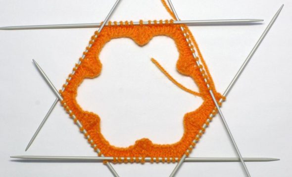 Lavorare a maglia la riga 4