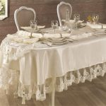 Tovaglia in raso con decoro traforato - elegante e bella