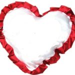 Cuscino a forma di cuore bianco con bordo rosso