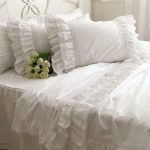 Cuscini in pizzo bianco in stile provenzale