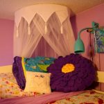 Grande cuscino floreale all'interno