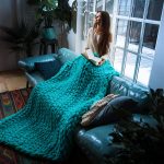 Una grande e bella coperta in lana merino decorerà il tuo soggiorno