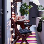 Cuscini neri per sedie da balcone
