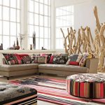 Decorazione del soggiorno bianco in stile patchwork