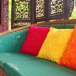 I cuscini decorativi possono essere scelti in un colore che non venga ripetuto in altri elementi d'arredo.
