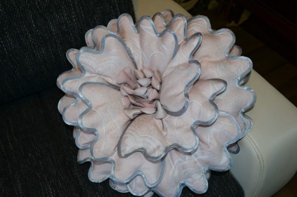 Cuscino con fiori di peonia