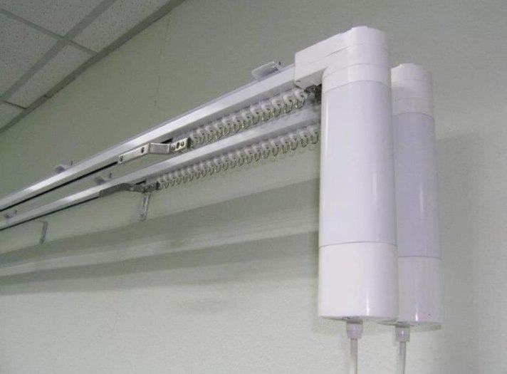 Bastone per tende a parete a doppia fila con azionamento elettrico