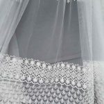 Tessuto in tulle a rete leggero con ricami