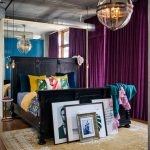 Letto in legno massello con finiture nere