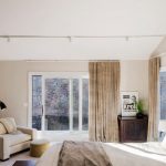 Decorare le finestre della camera da letto con tende senza tulle