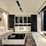 Nicchie con lampade integrate su un soffitto bianco