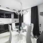 Facciate nere della cucina in stile high-tech