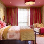 Soffitto rosa nella cameretta dei bambini